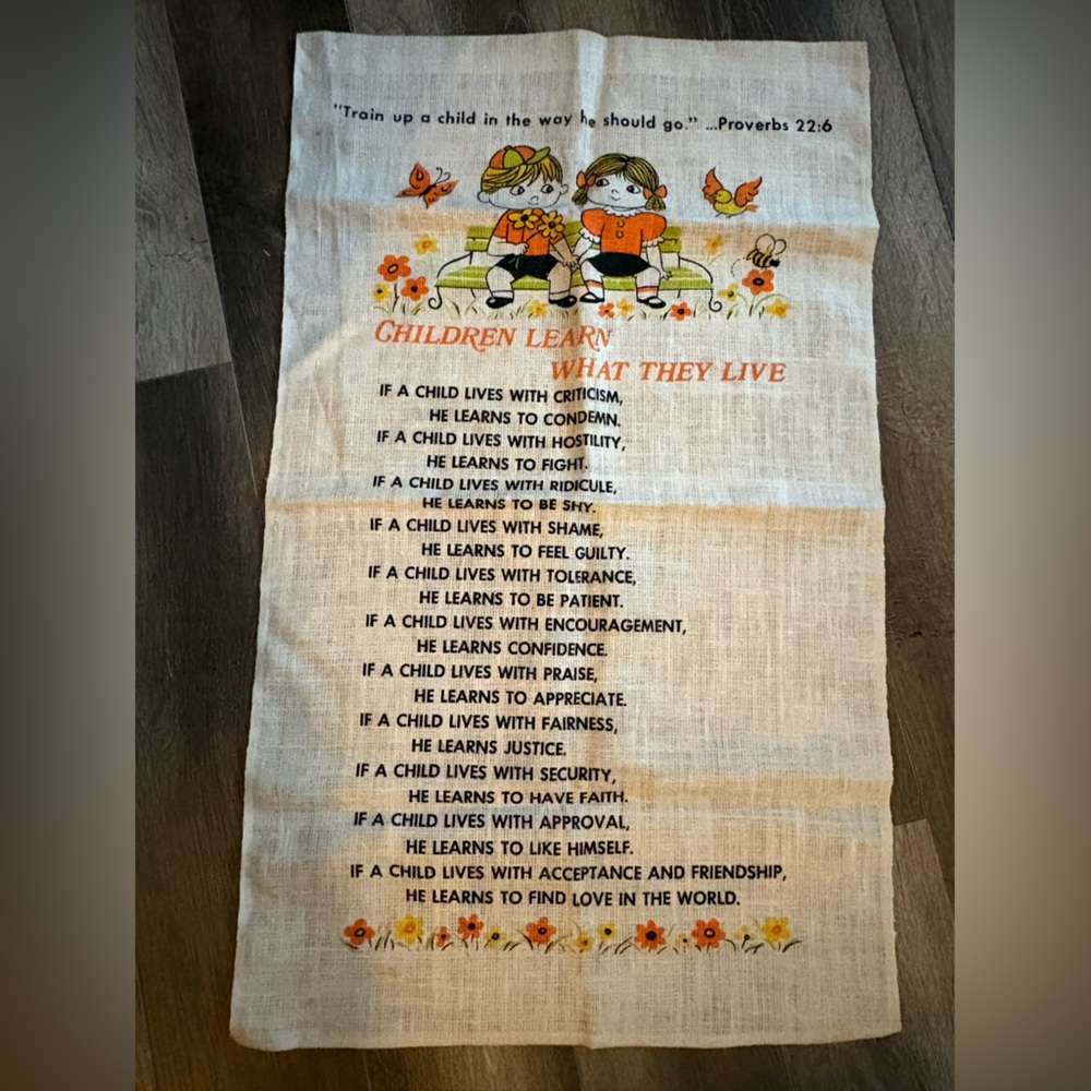 VTG  Wall Tapestry Proverbs 22:6 “ Children Learn What They Live” 16x27” EUC